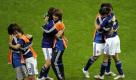 Die Japanerinnen freuen sich. Nach einer überzeugenden Leistung stehen die Asiatinnen zum ersten Mal im WM-Finale der Frauen. Dort treffen sie auf die USA, die zum dritten Mal in Ihrer Geschichte den Titel holen können. Foto: dapd