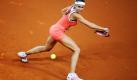 Gisela Dulko aus Argentinien spielt beim Porsche Tennis Grand Prix in Stuttgart den Ball zurück an ihre polnische Kontrahentin Jelena Jankovic. Die Polin setzte sich mit 6:2 und 6:2 durch. Foto: ap