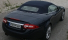 Unverständlich, wieso die Briten ihren schnellsten Jaguar nicht von der Leine lassen. Der mit 416 PS deutlich schwächer motorisierte Vorgänger XKR-S durfte 280 km/h rennen. Die direkten Wettbewerber von Aston Martin, BMW, Mercedes und Maserati lassen ihre sportlichen Kronjuwelen bis an die 300er-Marke laufen. Foto: press-inform