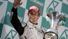 Die Nummer 1 der Formel 1:Jenson Button feiert auf dem Podium in Sepang seinen zweiten Sieg im zweiten Rennen. Foto: dpa