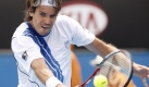 Tommy Haas returniert einen Ball des Argentiniers Flavio Cipolla, den er glatt in drei Stzen besiegte. Foto: dpa