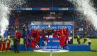 Das Team von Ajax AmsterdamIn feiert den Sieg im niederländischen Pokal-Finale. Foto: dpa