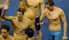 Die US-Staffel um Michael Phelps (links) triumphiert nach dem 4x100m-Lagen-Staffelfinale. Paul Biedermann bleibt als geschlagener Dritter nur die Statistenrolle. Foto: dapd