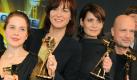 Die Schauspielerin Paula Kalenberg (l-r), die Moderatorin Maybrit Illner, die Schauspielerin Anja Kling und der Schauspieler Christian Berkel freuen sich am Mittwoch (04.02.2009) in Berlin über die Auszeichnung mit der 'Goldenen Kamera'. Die Fernsehzeitschrift 'Hörzu' vergab die Auszeichnungen in 12 Kategorien. Foto: Jens Kalaene dpa/lbn +++(c) dpa - Bildfunk+++ Foto: dpa
