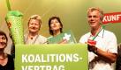 Die nordrhein-westfälische Grünen-Vorsitzende Sylvia Löhrmann mit Schultüte - sie soll Schulministerin werden -, die Vizefraktionsvorsitzende der Grünen Barbara Steffens mit Verbandkasten, fürs Gesundheitsministerium, und der parlamentarische Geschäftsführer der Grünen Johannes Remmel (r.) mit Windrad fürs Umweltministerium lachen um die Wette. Die Grünen planen mit der SPD eine Minderheitsregierung in NRW. Foto: dpa