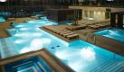 ... die Poollandschaft in dem Thermalbad verspricht einen aktiven, aber erholsamen Winterurlaub. Foto: Therme Meran/Gionata Xerra