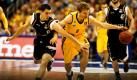 Spielmacher Heiko Schaffartzik von Alba Berlin kämpft um den Ball. Nach der letzten verkorksten Saison starteten die Albatrosse mit mächtig viel Selbstbewusstsein in die neue Saison der BBL (Beko-Basketball-Bundesliga). Am Sonntag fertigten die einstigen Serienmeister die Walter Tigers aus Tübingen mit 76:56 ab. Foto: dapd
