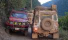 Die Straßen in Bolivien sind oft kaum breiter als der Land Rover, fast nie asphaltiert und übersät mit Hindernissen aller Art. Foto: pi