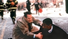 Und wieder spielt er einen Cop: Denzel Washington in einer Szene des Kinofilms Ausnahmezustand (1999), links: Tony Shalhoub. Foto: dpa
