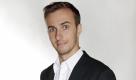 Jan Böhmermann moderiert, äh, kaum, ist aber trotzdem ein Talent. Das beweist er hin und wieder bei Harald Schmidt. Ach, und gemeinsam mit Klaas Heufer-Umlauf tritt er schon mal vor Publikum auf. Prädikat: Verquer, aber witzig.
 Foto: ARD/WDR/Herby Sachs