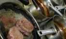 Zum Braten ist Halbfettmargarine nicht geeignet. (Bild: dpa-infocom) Foto: dpa