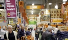 ARCHIV - Blick in eine Filiale der Hornbach-Baumarkt-AG in Frankfurt Nieder-Eschbach (Archivfoto vom 19.05.2006). Am Donnerstag (24.05.2007) veranstaltet das Unternehmen in Frankfurt seine Bilanz-Pressekonferenz. Foto: Frank Rumpenhorst dpa/lhe +++(c) dpa - Bildfunk+++ Foto: dpa