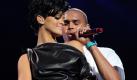 Rihanna und Chris Brown gelten lange als junges Traumpaar des R'n'B. Doch als der Sänger seine berühmte Freundin am Abend vor der Grammyverleihung 2009 beschimpft, schlägt und sogar beißt, hat das nicht nur für Rihanna, sondern auch für ihn weitreichende Folgen. Brown landet wegen Körperverletzung vor Gericht und wird zu fünf Jahren auf Bewährung verurteilt. Seiner Karriere hat das nicht merklich geschadet, er ist wieder gut im Geschäft. Genauso wie Rihanna, die ihren Schmerz in Songs verarbeitete und damit die Charts stürmte, allerdings auch immer wieder mit Drogengerüchten in der Presse auftaucht. Foto: ddp images