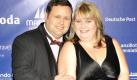 Star-Sänger Paul Potts hält nichts von schicken Verpackungen für Weihnachtsgeschenke. Meine Geschenke erkannte man sofort. Es sind diejenigen, die in Zeitungspapier eingewickelt sind. Sie sehen furchtbar aus. Zum Glück gibt es meine Schwiegermutter, die das Geschenk für meine Frau einpackt, sagte er der Zeitschrift Woche Heute. Foto: ddp