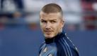 Beckham schießt LA Galaxy an Tabellenspitze
Vorspann: 	
Text: 	

Los Angeles/Boston (dpa) - David Beckham hat die Los Angeles Galaxy mit seinem ersten Saisontor an die Spitze der Major League Soccer (MLS) geschossen. Der Engländer traf beim 2:1-Sieg im Stadtderby gegen Chivas USA mit einem Freistoß aus 22 Metern in der 39. Minute zum zwischenzeitlichen 2:0.

«Als ich den Ball geschossen hatte, wusste ich sofort, dass er reingeht», sagte der 35-Jährige. Zuletzt hatte Beckham am 9. September 2009 gegen den FC Toronto getroffen. US-Nationalspieler Edson Buddle hatte Galaxy vor 24 283 Zuschauern 1:0 in Führung gebracht (24.). Alan Gordon gelang der 2:1-Endstand (63.).

Beckham stand nach seinem Achillessehnenriss am 14. März zum zweiten Mal nacheinander in der Startelf und wurde nach 64 Minuten ausgewechselt. «Meine Fitness und mein Selbstbewusstsein sind gut. Aber wir haben am Donnerstag wieder ein Spiel, deshalb bin ich runtergegangen», betonte er. Mit 53 Punkten führt Los Angeles die Western Conference vor Meister Real Salt Lake (51 Zähler) an. Für die Playoffs hat sich die Mannschaft von Trainer Bruce Arena bereits qualifiziert.
Ressort: 	Sport
Schlagworte: 	Fußball/MLS/


 Foto: dpa