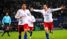 Platz 11: Hamburger SV, Umsatz 146,7 Millionen Euro. Der HSV ist da, wo er nach eigenem Selbstverständnis auch hingehört - zum Kreis der besten Vereinsmannschaften der Welt. Die Rothosen mit Marcus Berg (l.) und Nationalspieler Marcell Jansen sind die momentane deutsche Nummer zwei in Sachen Umsatzzahlen. Foto: dpa