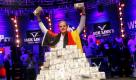 Der Deutsche Pius Heinz ist Poker-Weltmeister. Er gewann in der Nacht das Finale der World Series of Poker in Las Vegas und sicherte sich das Siegergeld von 8,7 Millionen Dollar.  Foto: dpa
