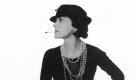 Sie war der Kopf eines der größten Mode-Imperien: Die französische Modedesignerin Coco Chanel entwarf das Kleine Schwarze und brachte mit ihrem Parfüm Chanel N 5 eines der weltweit berühmtesten Duftwässerchen auf den Markt. Laut dem Time Magazine gehört sie zu den 100 einflussreichsten Personen des 20. Jahrhunderts. Foto: dpa