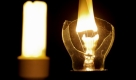 Konkurrentinnen: die Energiesparlampe und die Glühbirne. Foto: ddp