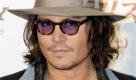 U.S. actor Johnny Depp stands during a photo session at a news conference to promote his film 'The Tourist' in Tokyo Thursday, March 3, 2011. Depp was here for the Japan premiere of the spy thriller which also stars Angelina Jolie. (AP Photo/Koji Sasahara)

Kinobesucher wählen Johnny Depp zum Lieblingsdarsteller
Vorspann: 	

US-Schauspieler Johnny Depp («Fluch der Karibik») ist einer Internet-Umfrage zufolge der beliebteste Hollywoodstar der deutschen Kinogänger. Rund 37 Prozent der rund 11.700 Teilnehmer wählten Depp zum größten Darsteller der vergangenen 100 Jahre, wie die Kinogruppe Cinestar am Mittwoch in Lübeck mitteilte.
Text: 	

Lübeck (dapd). US-Schauspieler Johnny Depp («Fluch der Karibik») ist einer Internet-Umfrage zufolge der beliebteste Hollywoodstar der deutschen Kinogänger. Rund 37 Prozent der rund 11.700 Teilnehmer wählten Depp zum größten Darsteller der vergangenen 100 Jahre, wie die Kinogruppe Cinestar am Mittwoch in Lübeck mitteilte. Platz zwei ging an Anthony Hopkins («Hannibal»), gefolgt von Dustin Hoffmann («Rain Man»). Das Starpärchen Brad Pitt und Angelina Jolie belegten Rang 4 und 8.

Zum besten Film wurde «Dirty Dancing» mit Patrick Swayze und Jennifer Grey gewählt. Der Streifen «Avatar - Aufbruch nach Pandora» erreichte Rang zwei. Auf Platz drei schaffte es «Titanic». In diesem Film sollen Kate Winslet und Leonardo DiCaprio laut Umfrage zugleich den schönsten Filmkuss hingelegt haben. Der zweitbeste Kuss stammt von Vivian Leigh und Clark Gable aus «Vom Winde verweht». Julia Roberts und Richard Gere belegten mit ihrer Kussszene in «Pretty Woman» Platz drei. Foto: dapd