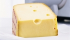 Je reifer der Käse, desto verträglicher ist er auch. Frischkäse steht übrigens auf der Tabuliste.  Foto: DAK