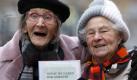 Seniorinnen werben fürs Ehrenamt. Foto: dpa