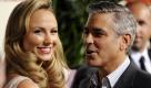 George Clooneys Freundin Stacey Keibler war für viele Fotografen bei der Premiere seines neuen Films The Descendants fast wichtiger als der eigentliche Star des Abends - George Clooney. Der Schauspieler und die ehemalige Wrestlerin sind seit einigen Monaten ein Paar.  Foto: dapd