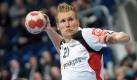 Mickie KrausesSo geht der Hammer tönt aus den Boxen, wenn Lars Kaufmann trifft. Der Hüne auf Rückraum-Links hat den gewaltigsten Wurf im Team. Bei der EM muss er beweisen, ob er auch spielerisch schon so weit ist, um den verletzten Pascal Hens zu ersetzen. Foto: dpa