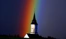 Schwul unterm Regenbogen: Pfarrer Gunter Pfolz hat seine Erfahrungen gemacht. Meist fielen die positiv aus. Foto: dapd