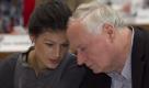 Der Vorsitzende der Fraktion der Linken im saarländischen Landtag, Oskar Lafontaine, und die stellvertretende Bundesvorsitzende der Partei, Sahra Wagenknecht, sind seit einiger Zeit ein Liebespaar. Trotzdem legt Wagenknecht wert darauf, ihre Beziehung zu Lafontaine und ihr politisches Engagement strikt voneinander zu trennen. «Wir waren beide immer eigenständige Politiker, und das wird auch so bleiben», sagte sie dem Tagesspiegel. Dass das nicht immer leicht ist, haben schon andere ähnliche Konstellationen bewiesen. Foto: dapd