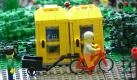 Zumindest in der Bausteinwelt von Lego werden Telefonzellen noch eine Weile erhalten bleiben. Und sei es nur, damit kleine Kommunikationshäuschenbauer ihre motorischen Fähigkeiten stärken können. Foto: 100steine.de