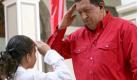 Chávez erwartet von den Venezolanern Gefolgschaft - symbolisch, wie hier bei einem Empfang für Kinder im Miraflores-Palast, dem Sitz des Staatsoberhaupts in der Hauptstadt Caracas... Foto: dpa