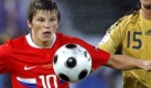 Andrei Arshavin (L) of Russia vies for the ball with Sergio Ramos (R) of Spain during the EURO 2008 semi-final soccer match between Russia and Spain at the Ernst Happel stadium in Vienna, Austria, 26 June 2008. 
 Foto: dpa