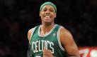 Bostons Topscorer Paul Pierce lässt im dritten Spiel gegen New York nichts anbrennen. Die Celtics gewannen gegen die New York Knicks mit 113 zu 96. Damit führt der 17-malige NBA-Meister in der best of seven-Serie mit 3:0 und hält Kurs auf das Viertelfinale. Foto: dpa