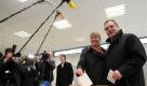 Stefan Mappus, der Ministerpräsident von Baden-Württemberg und CDU-Spitzenkandidat, ging mit seiner Frau Susanne in Pforzheim zur Wahlurne. Nach einem schwarz-gelben Wahlkampfdebakel könnte er sein Amt abgeben müssen. Foto: dapd