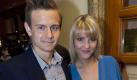 ... und Chris Löwe mit Frau Monique standen am Meisterschaftsabend im Blitzlichtgewitter. Foto: dapd