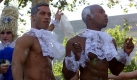 Unidentified men dressed in costumes take part in the Gay Parade in Barcelona, Saturday 30 June 2001, where hundred of gay rights activists celebrated a colorful party for more rights
 Foto: dpa