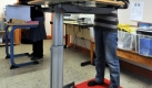 An der Falkschule haben Schler die Mglichkeit im Unterricht aufzustehen. (Bild: dpa) Foto: dpa