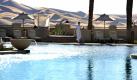 Oase mitten in der Wüste: Das Qasr Al Sarab Desert Resort steht mitten in der Liwa-Wüste in der Nähe Abu Dhabis.  Foto: Anantara Hotels 