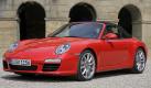 Ein Porsche 911 S Carrera Cabriolet steht am Montag (09.06.2008) im Vorfeld der Präsentation der neuen Porsche 911-Modelle vor Schloss Monrepos in Ludwigsburg. Der Sportwagenbauer stellte den mit u.a. komplett neu entwickelten Motoren ausgestatteten 911 Carrera und 911 Carrera S der Presse vor.
 Foto: dpa