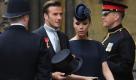 Als Spielerfrau hat man ganz schön viel Zeit. Victoria Beckham (rechts) hat das beste draus gemacht und eine Firma gegründet, die sich dem widmet, wofür sie sich am meisten interessiert: der Mode. Dafür scheint sie mehr Talent zu haben, als für das Singen, denn die Kollektionen ihres Modelabels Victoria Beckham sind schwer gefragt. Superstars wie Eva Longoria, Jennifer Hudson oder Heidi Klum kleiden sich gerne mit den Stoffen der ehemaligenPosh Spice. Sie selbst macht darin auch eine gute Figur. Zur Hochzeit von Prinz William und Kate Middleton erschien sie selbstverständlich in einem Kleid aus der eigenen Kollektion (Bild).
 Foto: dapd