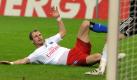 Weil Schalke Abwehrspieler Nicolas Plestan verpflichtet hat, wechselt David Rozehnal nach einem Jahr beim Hamburger SV zu Plestans Ex-Klub OSC Lille. Rozehnal spielte bereits von 2005 bis 2007 in Frankreich (Paris Saint-Germain). Foto: dpa