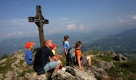 Am Ziel angekommen, sollte man die Ruhe genießen und den Blick schweifen lassen - wie hier über die Berchtesgadener Alpen vom Unterberg aus. Foto: ddp