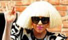 Lady Gaga macht offenbar keine halben Sachen. Nachdem es ein Fan bei ihrem Konzert in Japan geschafft hatte, auf die Bühne zu gelangen, entließ die US-Sängerin kurzerhand alle Sicherheitsleute. Auch ihre Kostümassistentin schickte sie in die Wüste, da diese vergessen hatte, die Garderobentür abzuschließen.  Foto: dpa