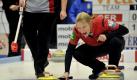 Die deutschen Curlerinnen mit Skip Andrea Schöpp warten noch auf den entscheidenden Sieg. Foto: Jessica Gow. Foto: dpa