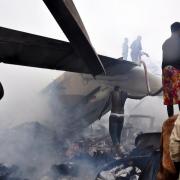 Flugzeugabsturz in Nigeria: Auch am Boden Opfer (Foto)