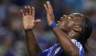 Gleiches gilt für Didier Drogba vom FC Chelsea. Doch der Vertrag des 33 Jahre alten Ivorers läuft im kommenden Jahr aus. Da der Spanier Fernando Torres in der Sturmspitze gesetzt ist, droht Drogba die Ersatzbank. Foto: dapd