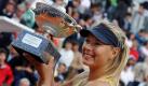 Die Russin Maria Scharapowa posiert mit dem Sieger-Pokal. Foto: dpa