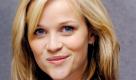 Hollywood-Star Reese Witherspoon hatte so viel Heimweh nach ihrer ländlichen Heimat Tennessee, dass sie sich in der Nähe von Los Angeles eine Farm kaufte. Dort lebt sie zuammen mit ihren beidenKindern aus erster Ehe mit Schauspieler Ryan Phillipe. Wir haben Hühner und wir bauen Kürbisse und Tomaten an, so die Schauspielerin in Instyle. Bis vor einem Jahr lebte noch Jake Gyllenhaal mit auf der Farm. Nach der Trennung von Reese zog er allerdings wieder zück ins laute Los Angeles. Nun soll Reese Witherspoons neuer Freund Jim Toth mit auf dem Land wohnen. 

 Foto: dpa