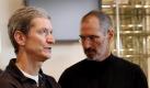 Tim Cook (L), bisher als «Chief Operating Officer» für das Tagesgeschäft zuständig, wird den Posten von Steve Jobs übernehmen. Foto: dpa